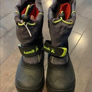 New boys Kamik winter boots
